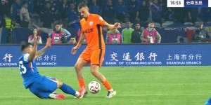引争议！申花扳平角球疑似越位获利 李可铲对方未吃牌&amp;amp;弋腾被罚下