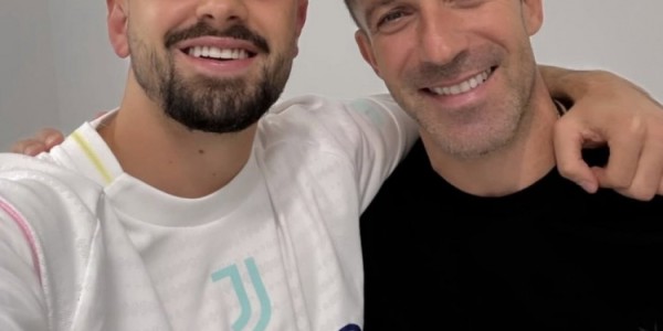 体育赛事-热格罗瓦体检偶遇皮耶罗，社媒激动分享与传奇合影时刻