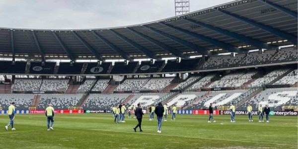 移动体育平台-这也行？！比利时国家队主场靠吹叶机吹干积水