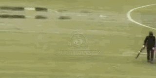 移动体育平台-这也行？！比利时国家队主场靠吹叶机吹干积水