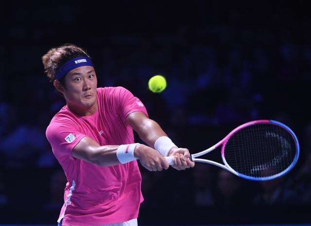 1729740308729089770.jpg (体育)(7)网球——维也纳公开赛:张之臻止步男单首轮XxjpseC007232_20241023_PEPFN0A001.jpg